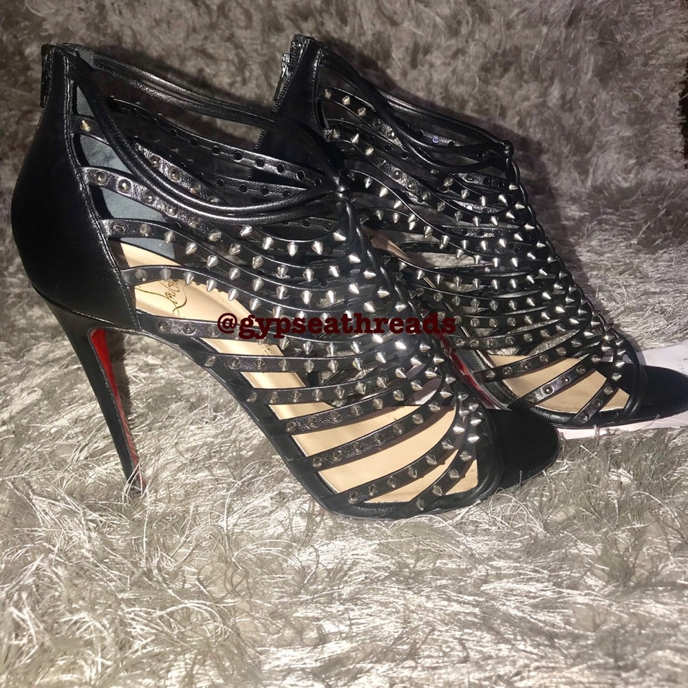 CHRISTIAN LOUBOUTIN ⚡️ MILLACLOU ⚡️ SPIKED SANDAL🎀